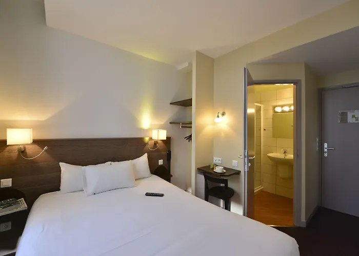 Accostage De La Concurrence Hotel 2*