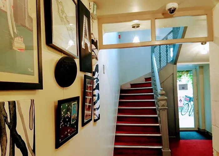 Accostage De La Concurrence Hotel 2*