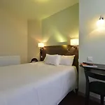 Accostage De La Concurrence Hotell 2*