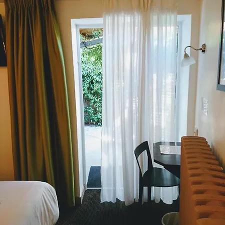 Accostage De La Concurrence Hotel