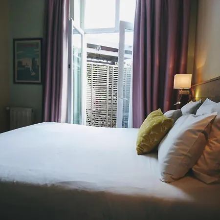 Accostage De La Concurrence Otel La Rochelle (Charente-Maritime)