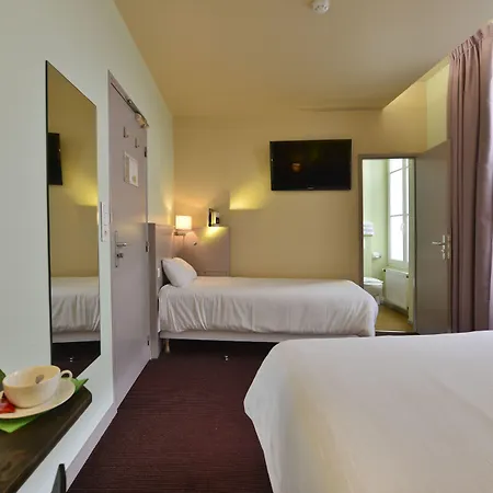 Accostage De La Concurrence 2* La Rochelle (Charente-Maritime)