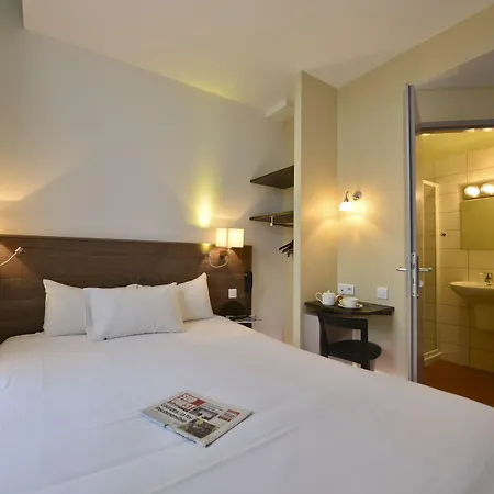 Accostage De La Concurrence Hotel