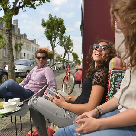 Accostage De La Concurrence Hotel 2*