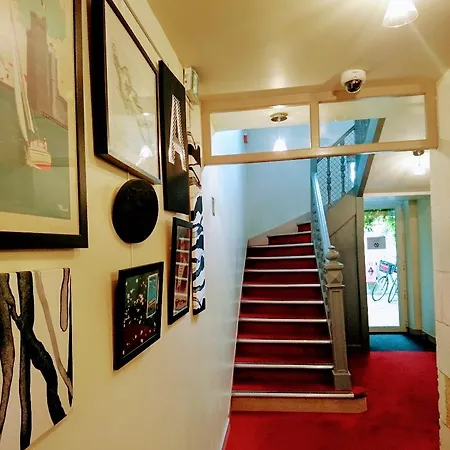 Accostage De La Concurrence Hotel 2*